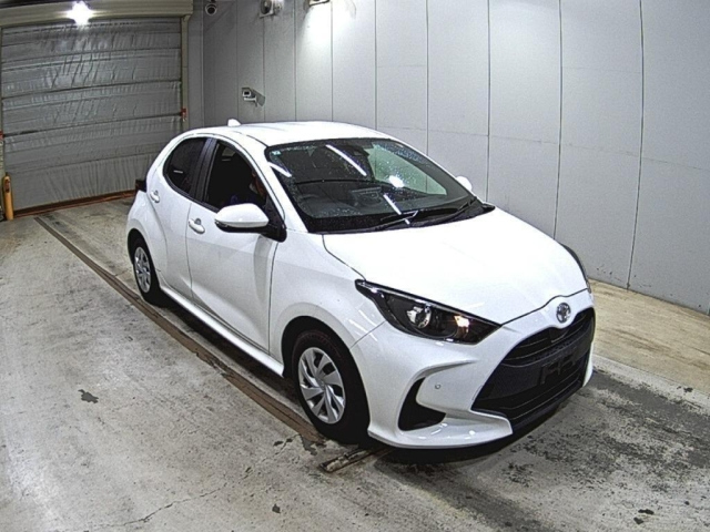 TOYOTA YARIS — фото