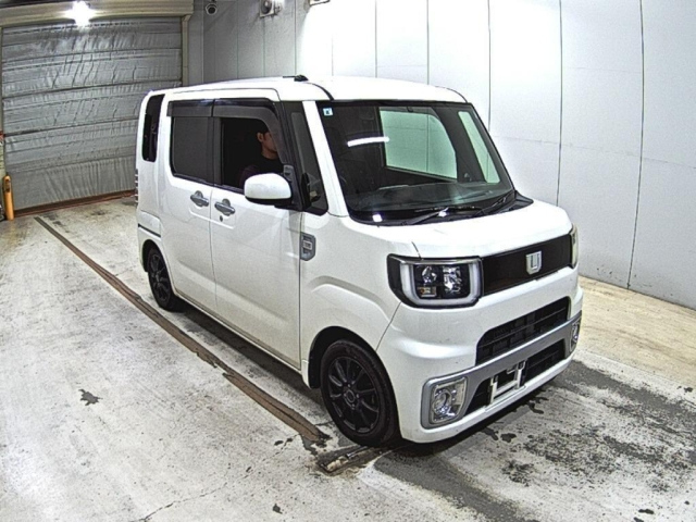 DAIHATSU WAKE