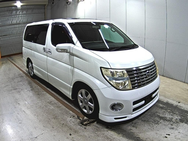NISSAN ELGRAND — фото