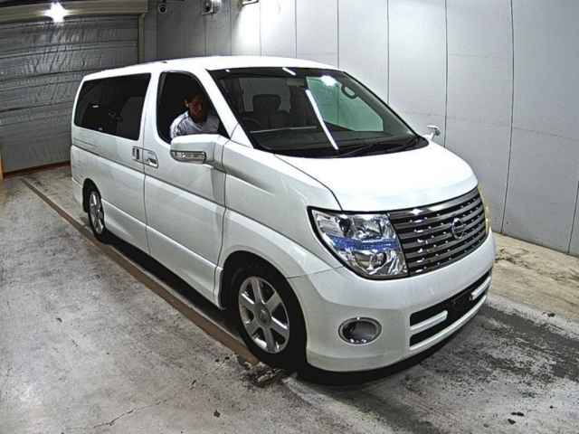 NISSAN ELGRAND — фото