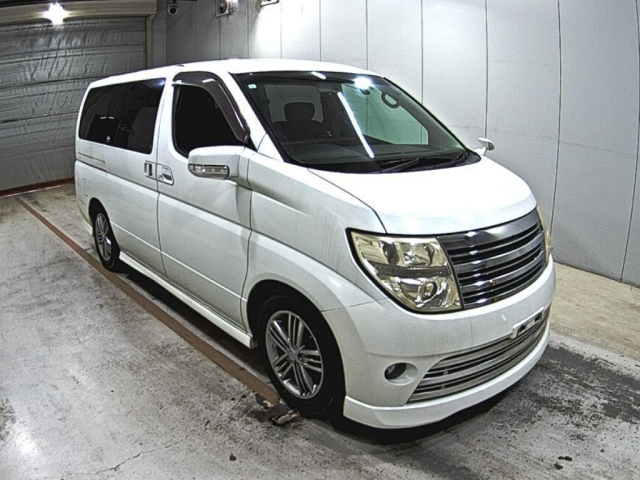 NISSAN ELGRAND — фото