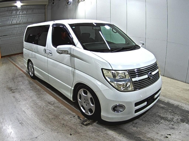 NISSAN ELGRAND — фото