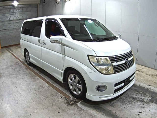 NISSAN ELGRAND — фото