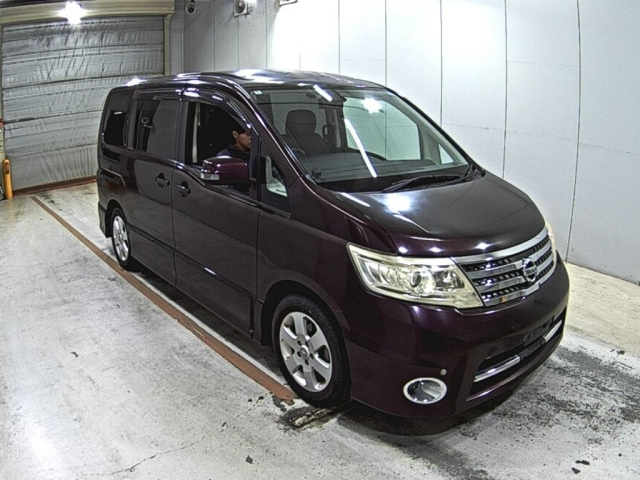 NISSAN SERENA — фото