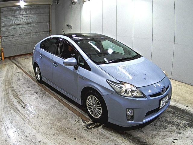 TOYOTA PRIUS — фото