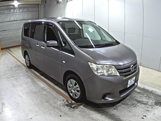 NISSAN SERENA — фото