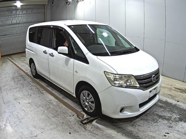 NISSAN SERENA — фото