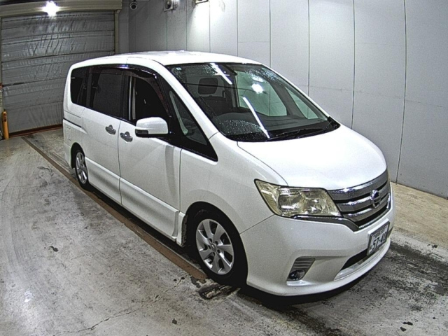 NISSAN SERENA — фото