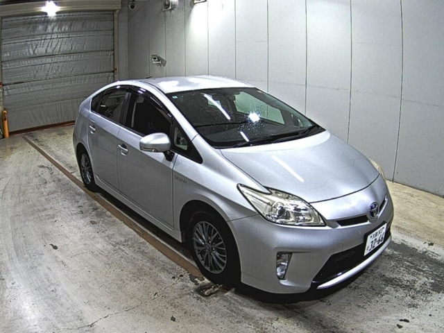TOYOTA PRIUS — фото