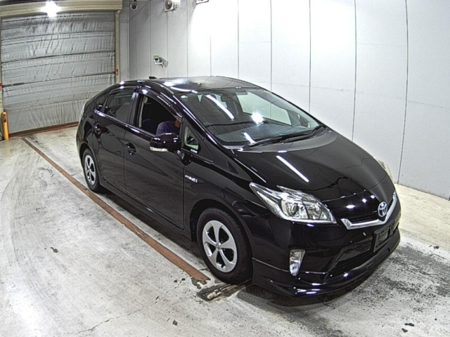 TOYOTA PRIUS — фото