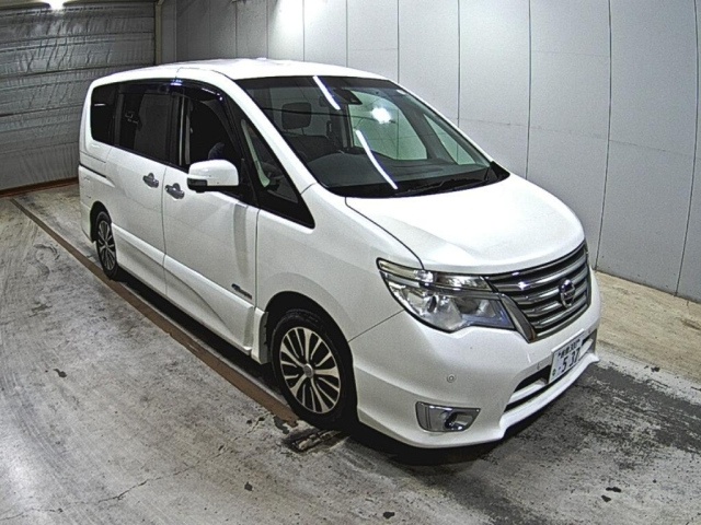 NISSAN SERENA — фото