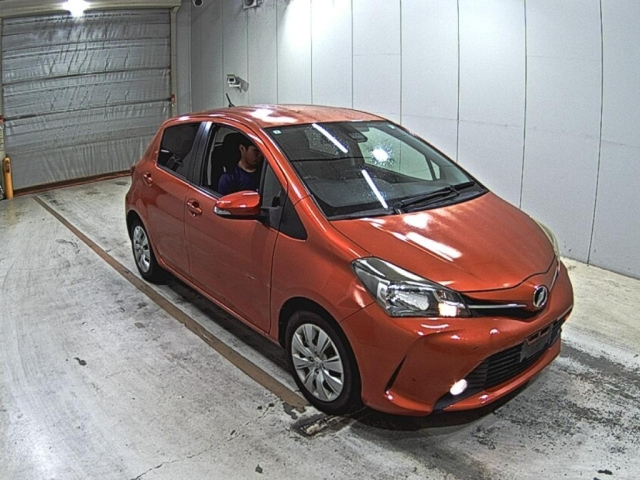 TOYOTA VITZ — фото