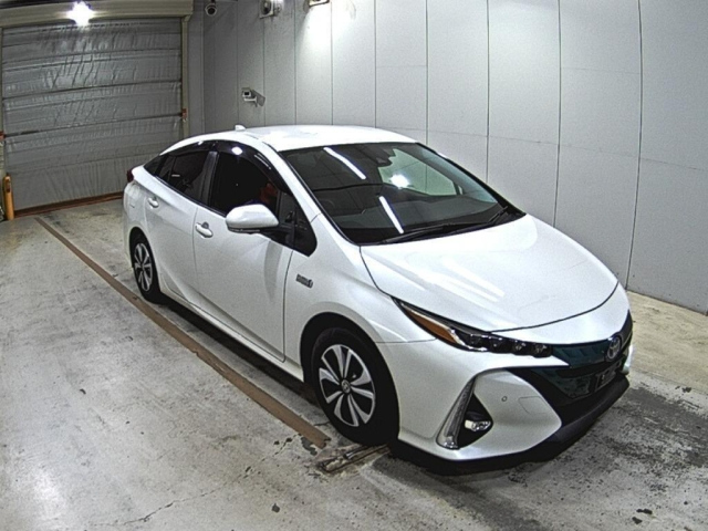 TOYOTA PRIUS — фото