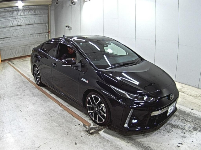 TOYOTA PRIUS — фото