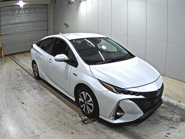 TOYOTA PRIUS — фото