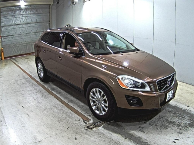 VOLVO XC60 — фото