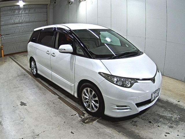 TOYOTA ESTIMA — фото