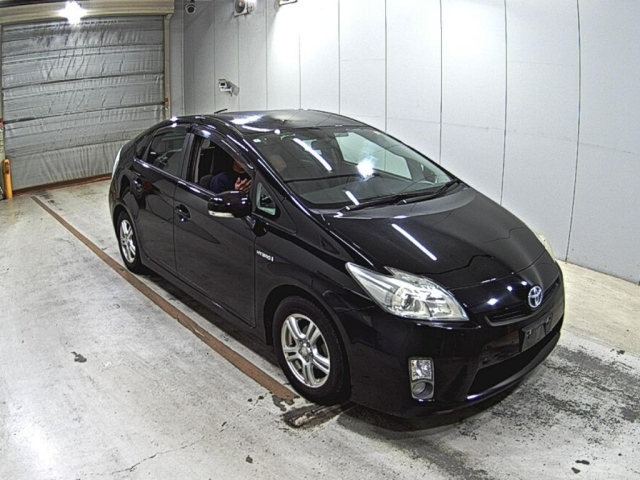 TOYOTA PRIUS — фото