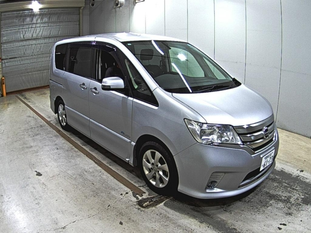 NISSAN SERENA — фото