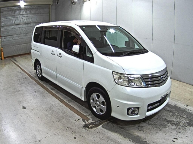 NISSAN SERENA — фото