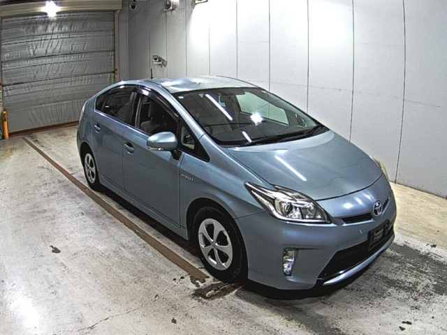 TOYOTA PRIUS — фото