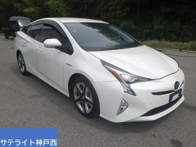 TOYOTA PRIUS — фото