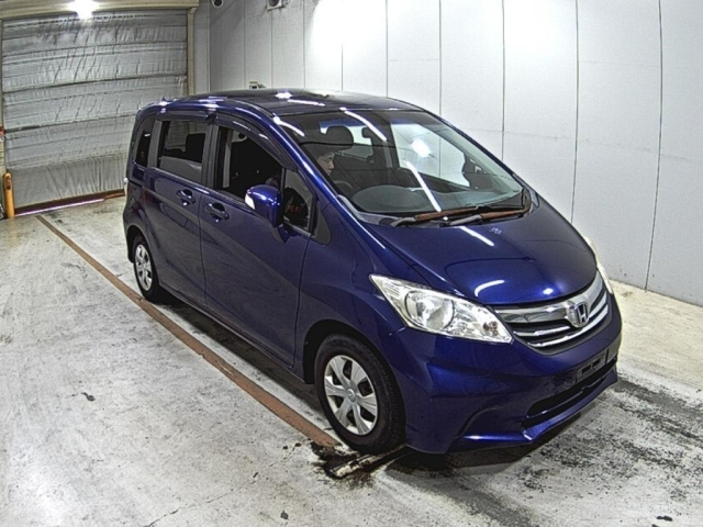 HONDA FREED — фото