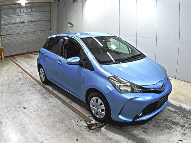 TOYOTA VITZ — фото