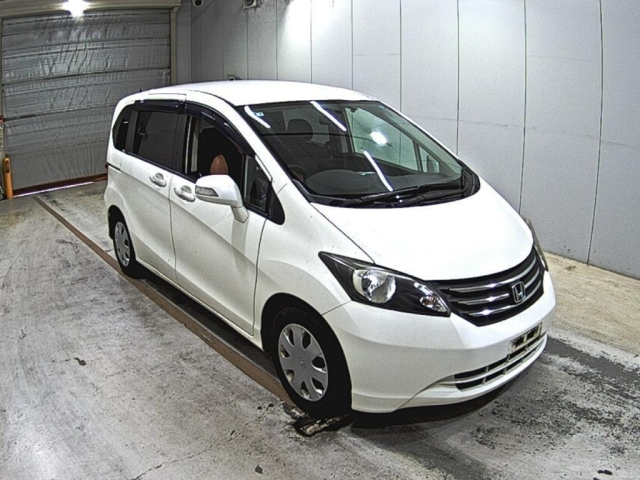 HONDA FREED — фото