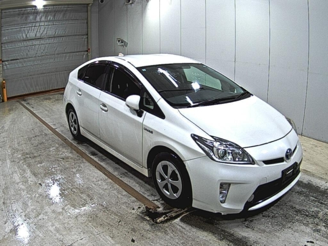 TOYOTA PRIUS — фото