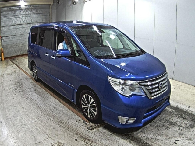 NISSAN SERENA — фото