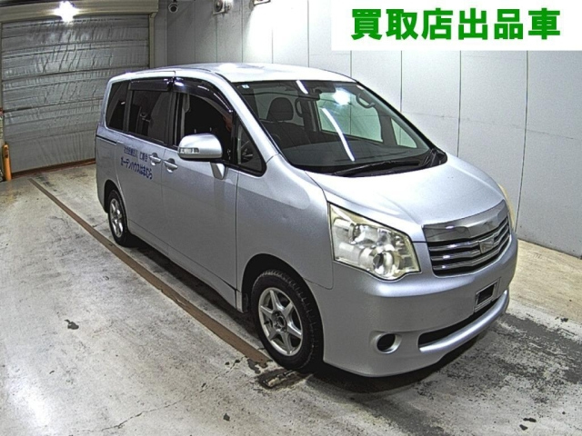 TOYOTA NOAH — фото