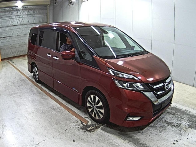 NISSAN SERENA — фото