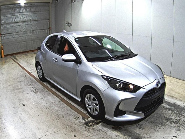 TOYOTA YARIS — фото