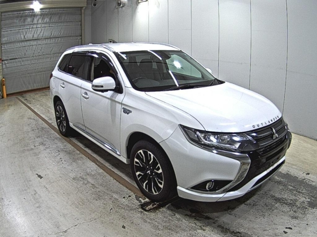 MITSUBISHI OUTLANDER — фото