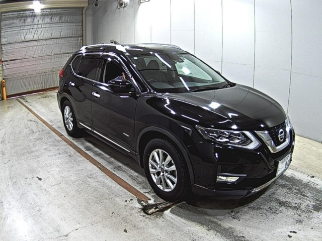 NISSAN X TRAIL — фото