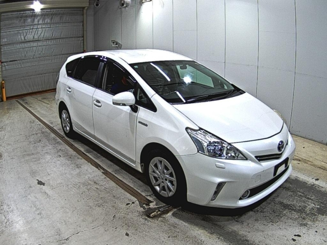 TOYOTA PRIUS — фото