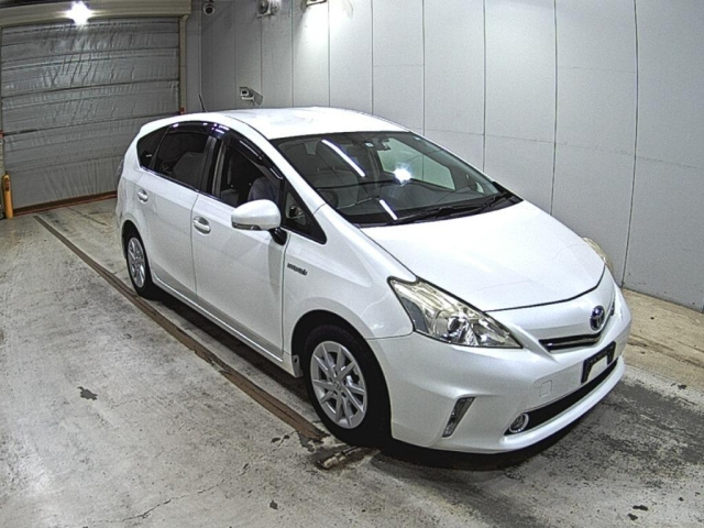 TOYOTA PRIUS — фото