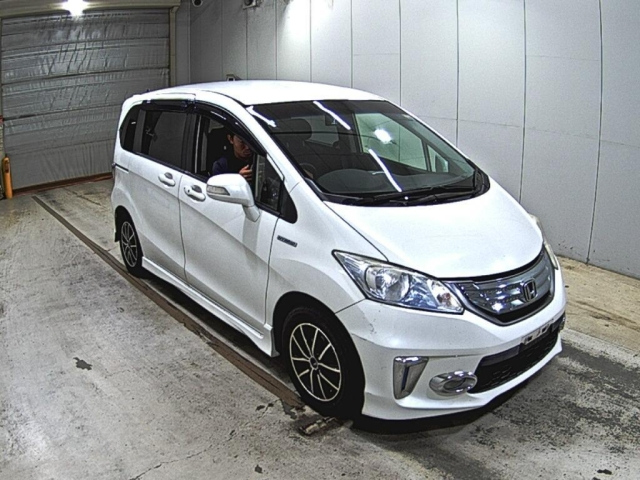 HONDA FREED — фото