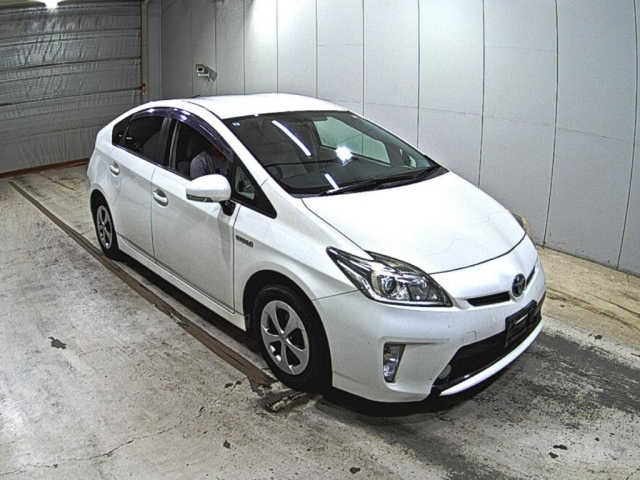 TOYOTA PRIUS — фото