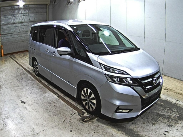 NISSAN SERENA — фото