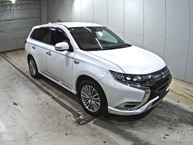MITSUBISHI OUTLANDER — фото