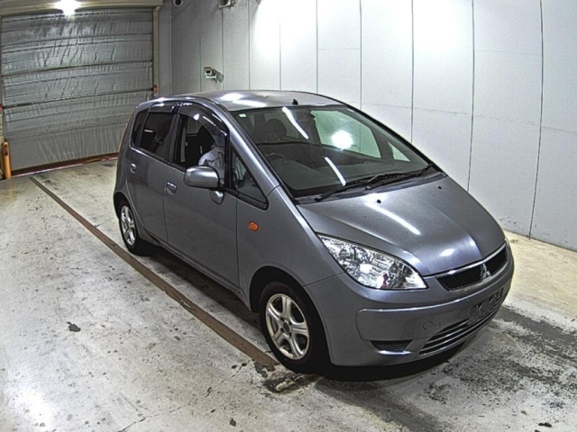 MITSUBISHI COLT — фото