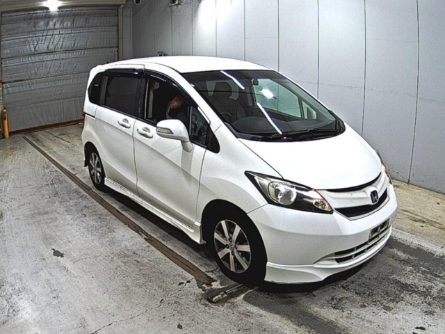 HONDA FREED — фото