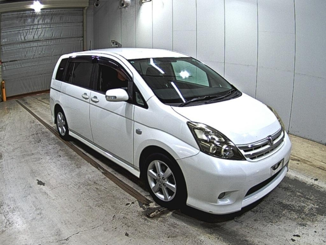 TOYOTA ISIS — фото
