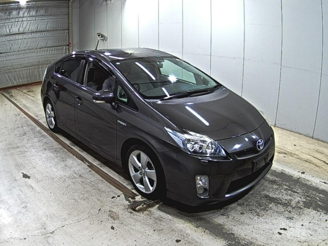 TOYOTA PRIUS — фото