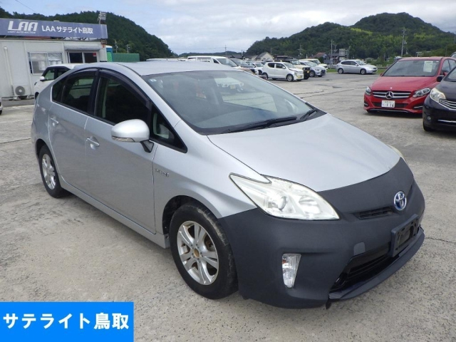 TOYOTA PRIUS — фото