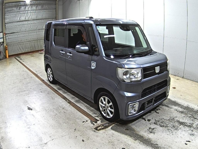 DAIHATSU WAKE — фото