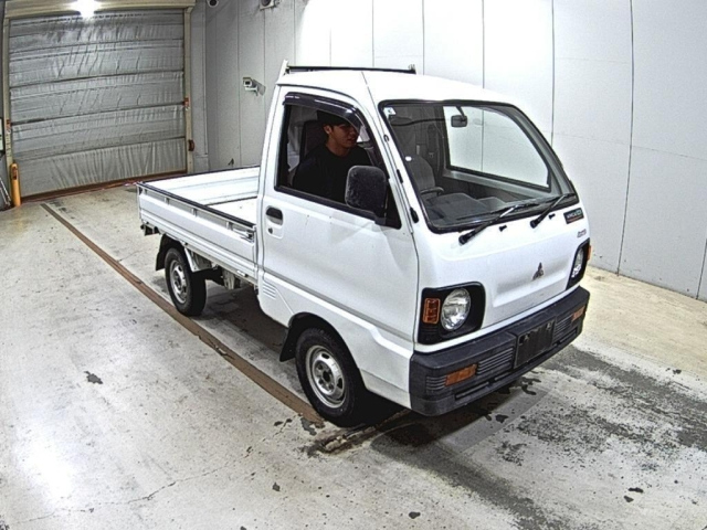 MITSUBISHI MINICAB — фото