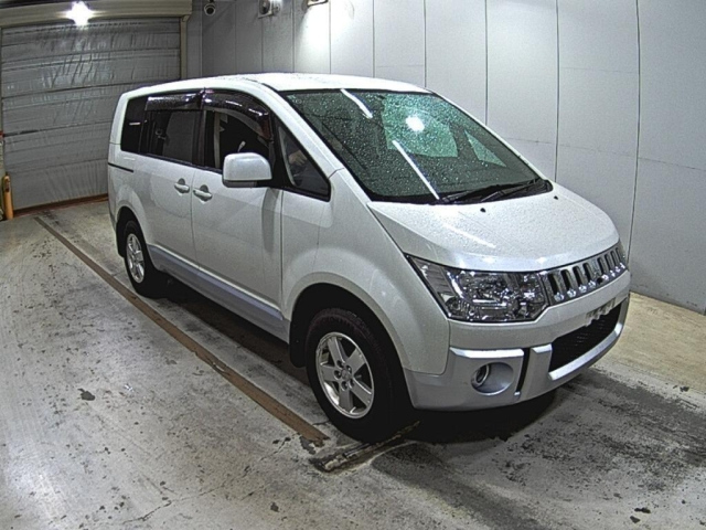 MITSUBISHI DELICA — фото